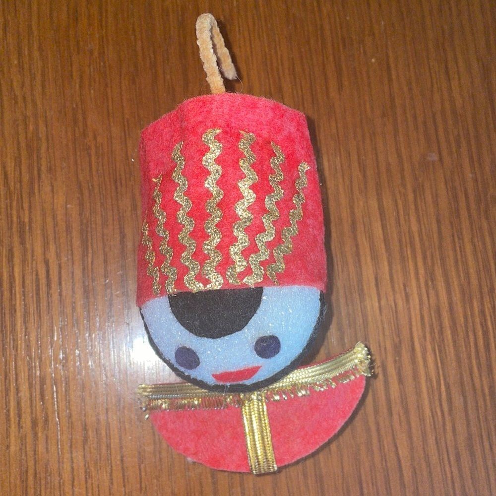 ‎Vtg soldier head Christmas tree ornament